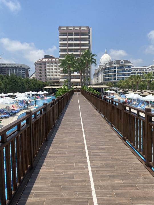 Außenansicht Saturn Palace Resort Hotel