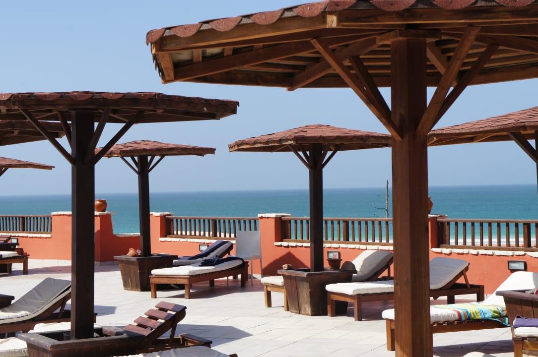 Liegefläche um Hotelpool mit Blick auf das Meer Occidental Boa Vista Beach