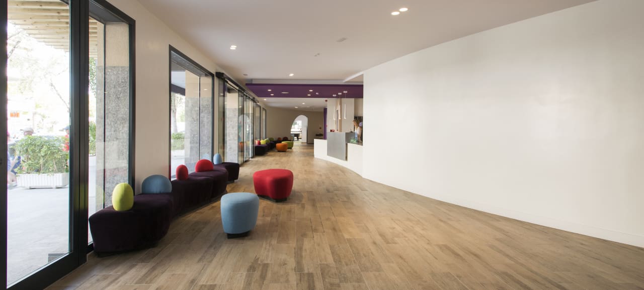 Lobby California Apartments