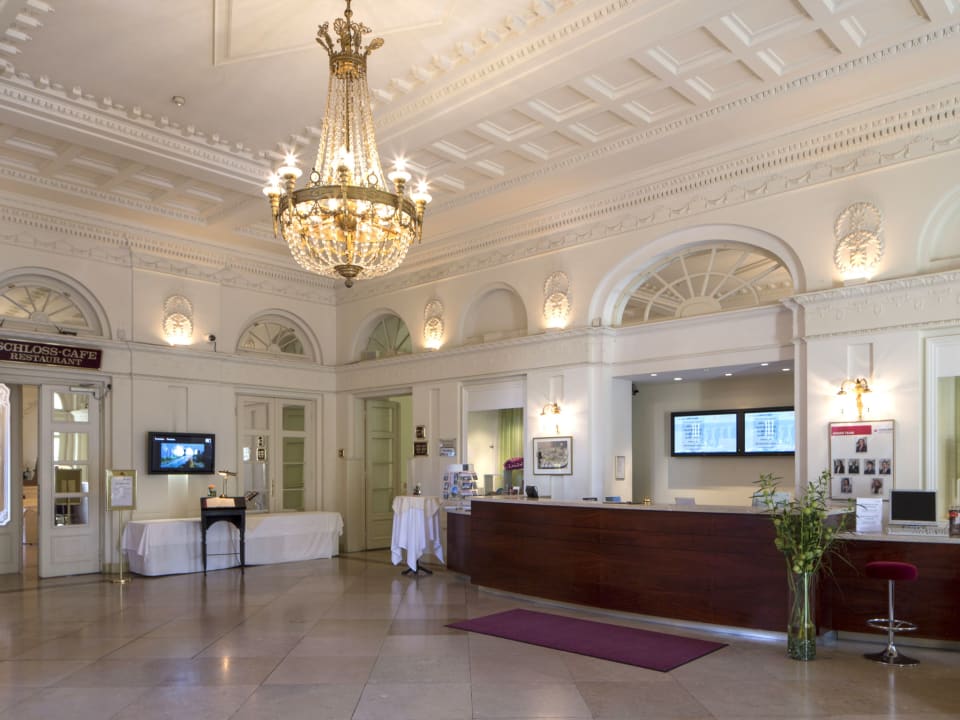 Lobby Austria Trend Hotel Schloss Wilhelminenberg