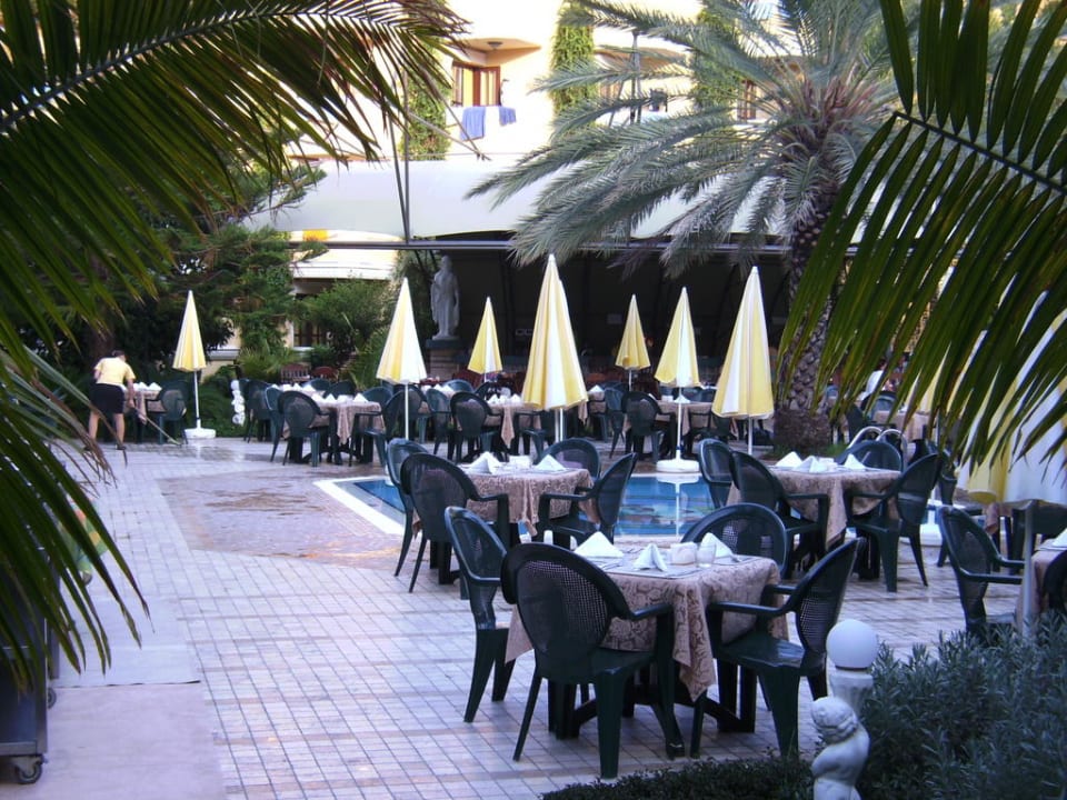 Am Pool Hotel Yetkin
