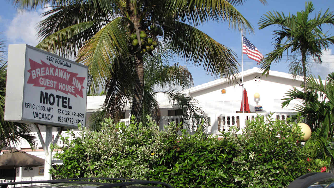 Blick von der Straße auf das Motel Breakaway Inn Guest House