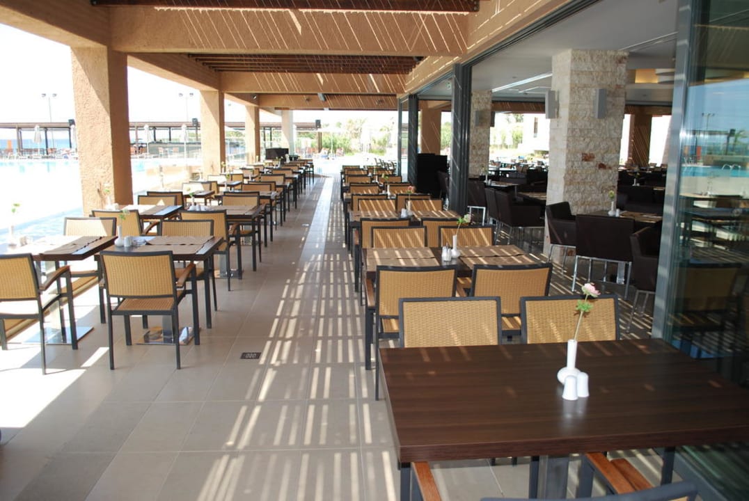 Außenbereich des Hauptrestaurants Atlantica Mikri Poli Kos