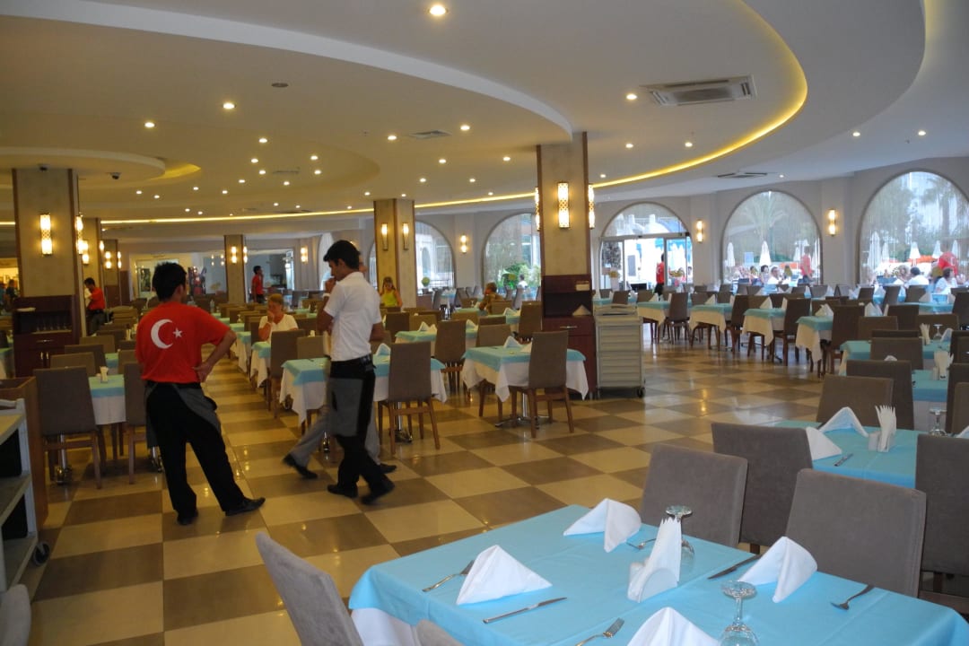 Im Hauptrestaurant Annabella Diamond Hotel & Spa