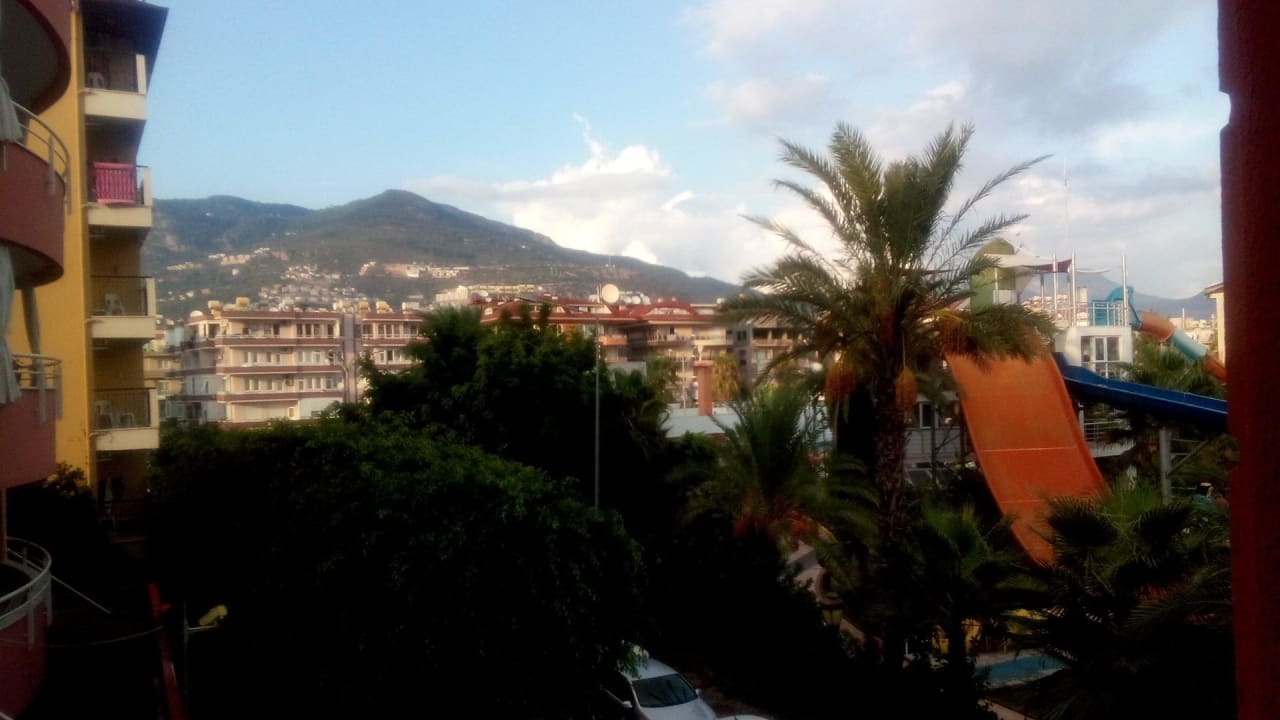 Вид на горы  Hotel Aslan City Kleopatra