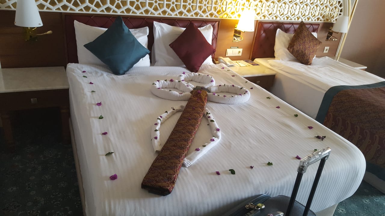 Zimmer Royal Taj Mahal Hotel