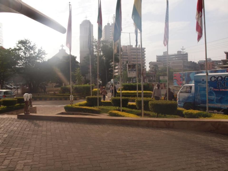 Eingang Hotel Holiday Inn Dar es Salaam City Centre