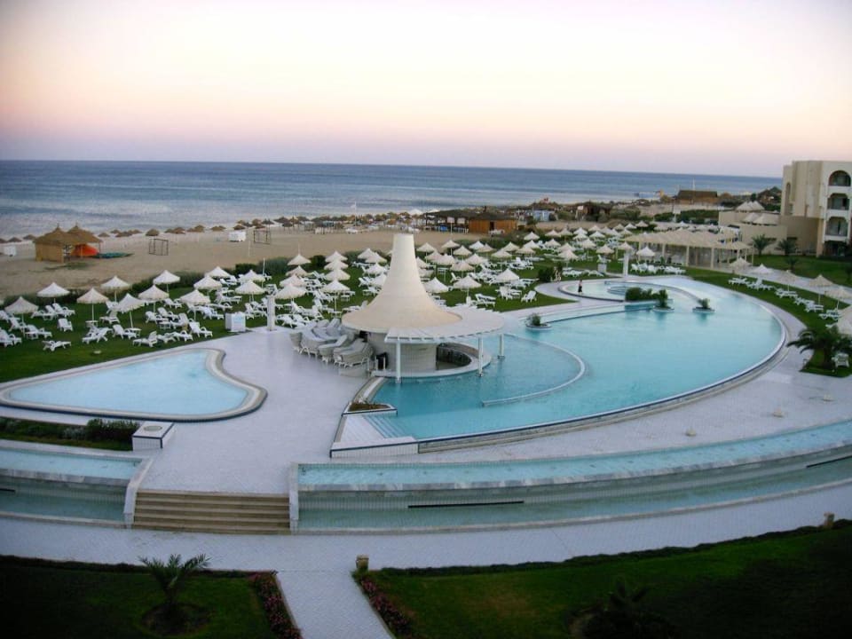 Ausblick vom Balkon bei Dämmerung Iberostar Waves Averroes