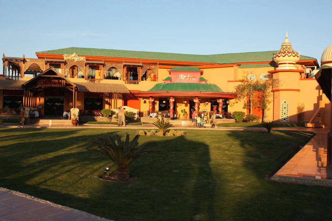 Blick auf die Spezialitätenrestaurants Pickalbatros Aqua Park Resort - Hurghada