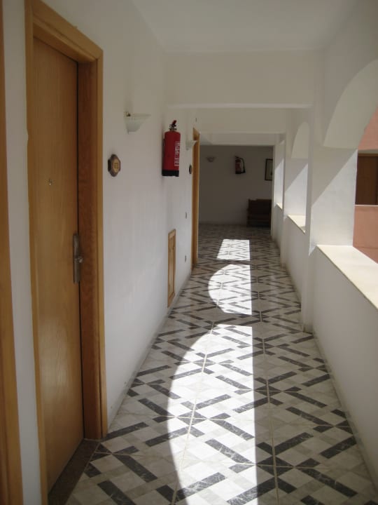 Flur im Bungalow Beach Albatros Resort