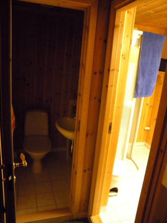 Toilette und Dusche Hotel Geilolia Hyttetun