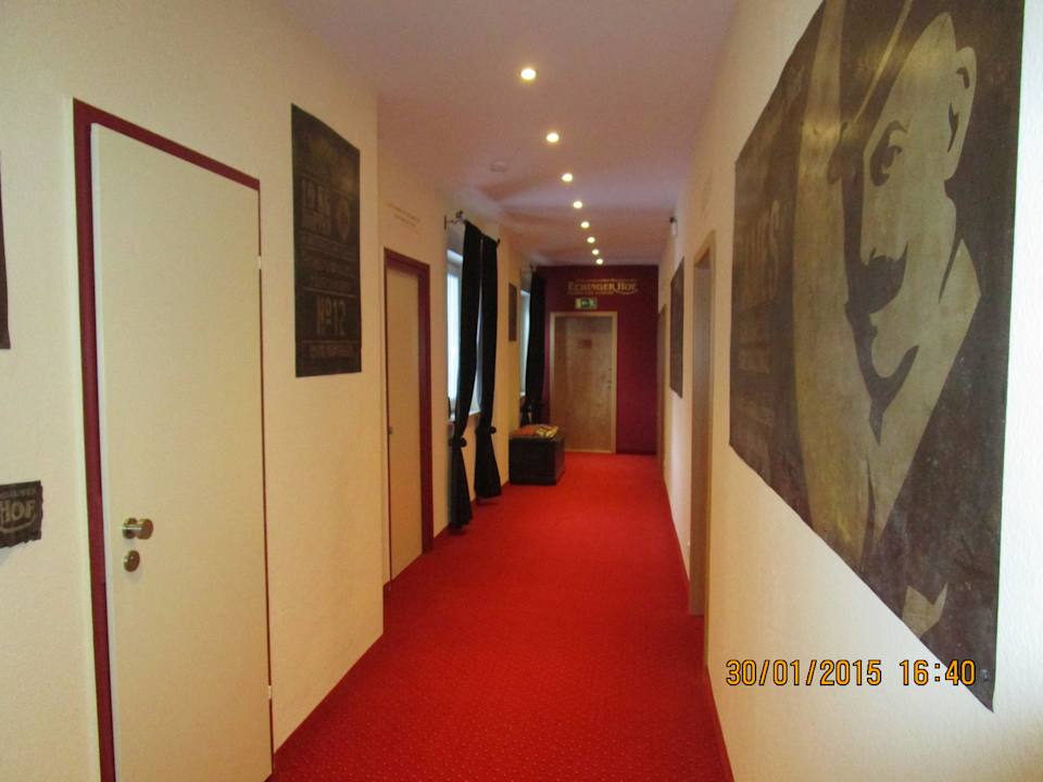 Flur zu den Zimmern Echinger Hof
