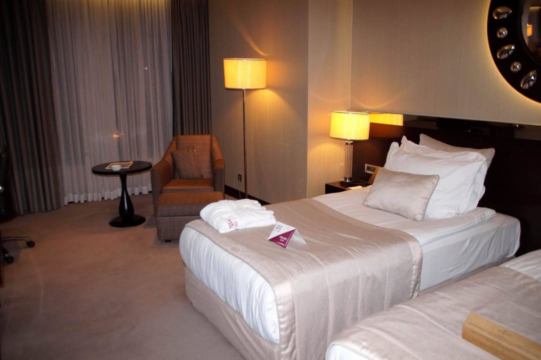 Zimmer und deren Ausstattung. Hotel Crowne Plaza Bursa Convention Center & Thermal Spa