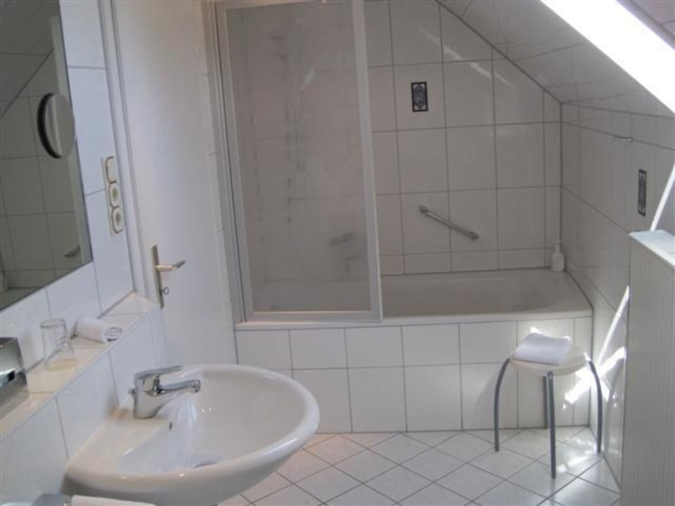 "Badezimmer" Hotel Röttger (Rennerod) • HolidayCheck (Rheinland-Pfalz