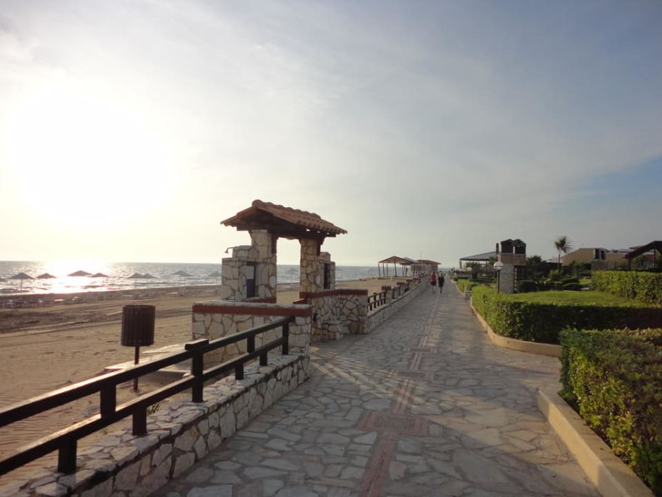 Strandpromenade Aldemar Olympian Village