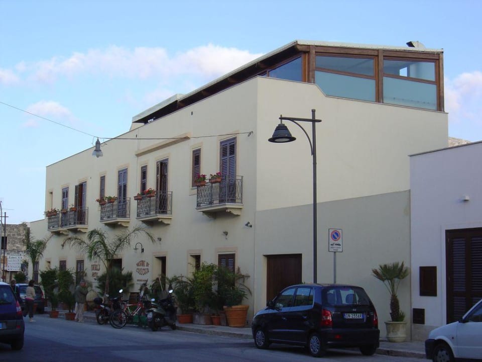 Hotelhaupteingang Hotel Ghibli