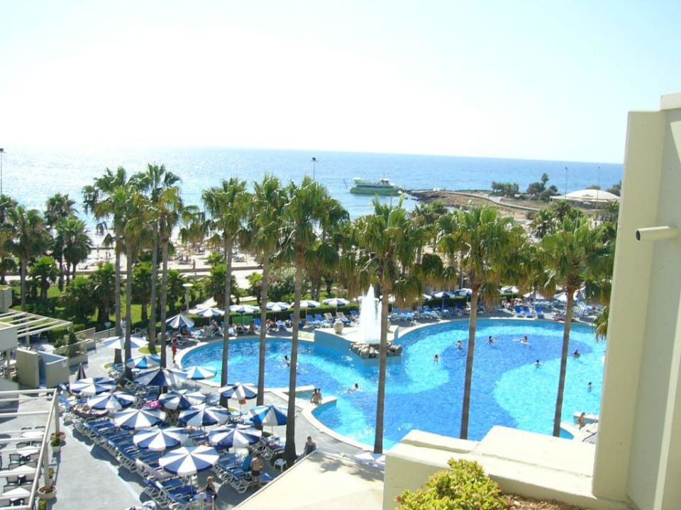 Pool vom Zimmer aus Hipotels Mediterraneo