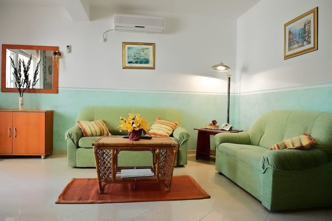 Apartment B - living room Apartments Deveron