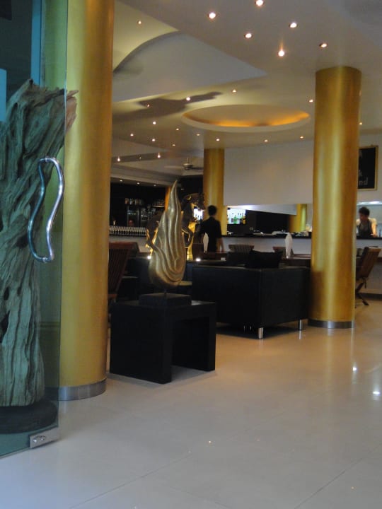 Entrance East Suites