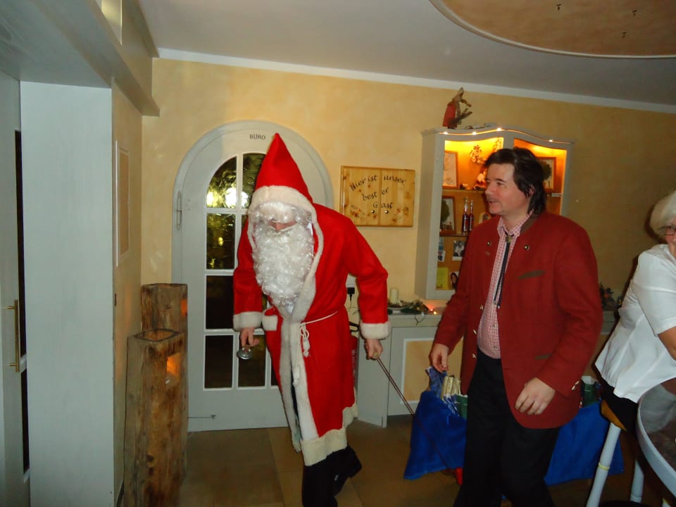 Kleine Weihnachtsfeier im Kaminzimmer  Holzschuh’s Schwarzwaldhotel