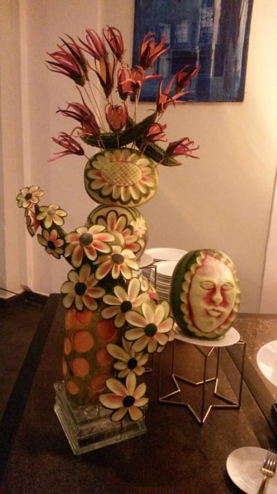 Dekoration am Büffet The Long Beach Resort