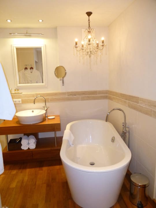 Bad im Zimmer Nr. 55 Hotel Gut Weissenhof