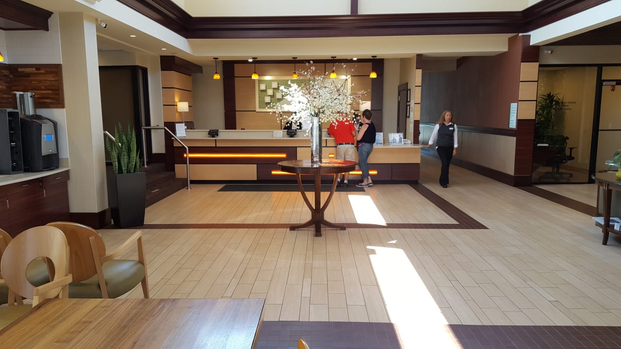 Lobby Holiday Inn Hasbrouck Heights