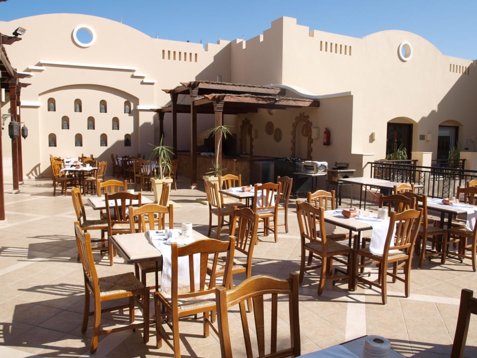 Freibereich mit Grill un Pizzaofen Hotel JAZ Makadi Star & Spa