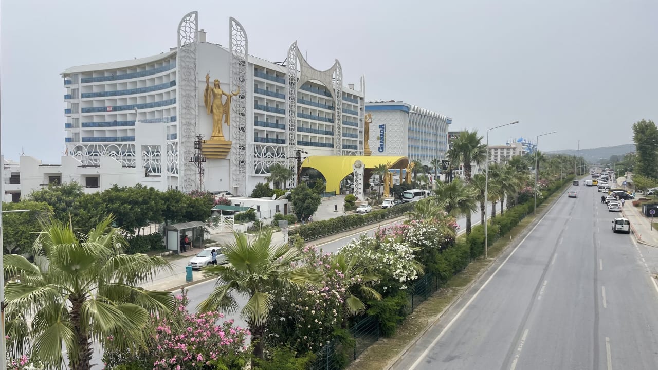 Außenansicht Azura Deluxe Resort & Spa Hotel