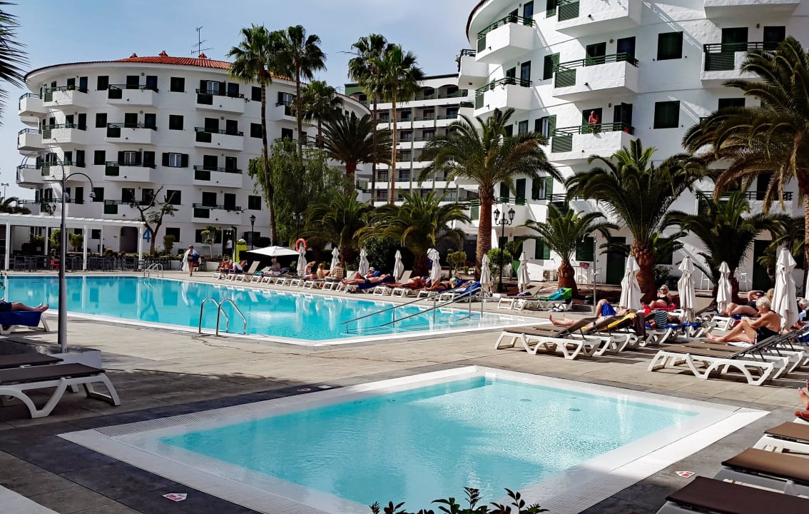 Bonita surrounded by swimmingpools and palm trees Servatur Playa Bonita
