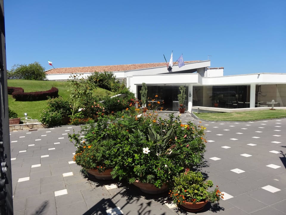 Hoteleingang Aldiana Club Rocca Nettuno Calabria