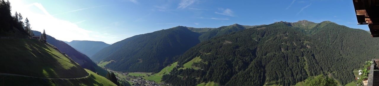 Grandioser Ausblick vom Balkon Bergbauernhof  Ausserberglet & Sandalm  Almhütte