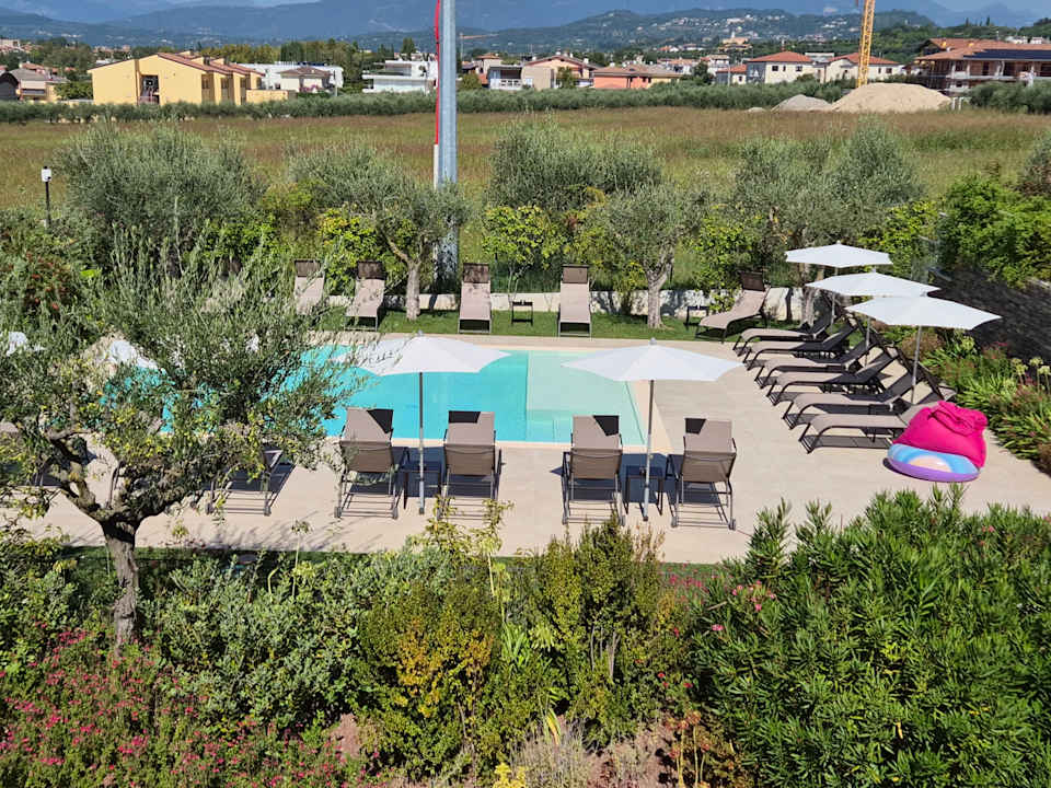 Pool Re Ottone Rooms