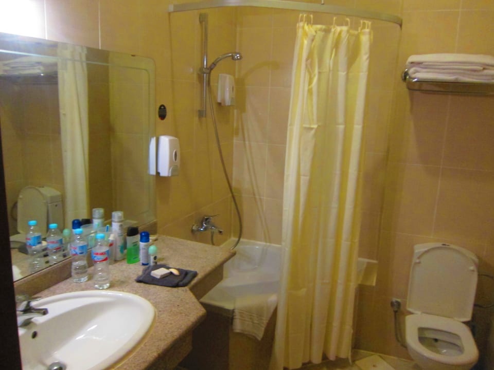 Bad sauber. Alles gut... Golden Beach Resort