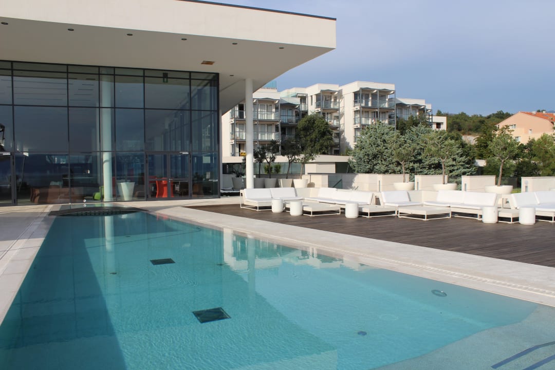 Terrasse vor dem Foyer Wyndham Grand Novi Vinodolski Resort - The View & Family Apartments