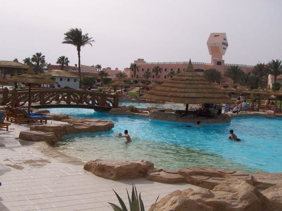Neuere Poollandschaft Beach Albatros Resort