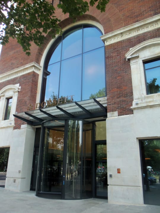 Eingang Hotel Dorsett Shepherd's Bush