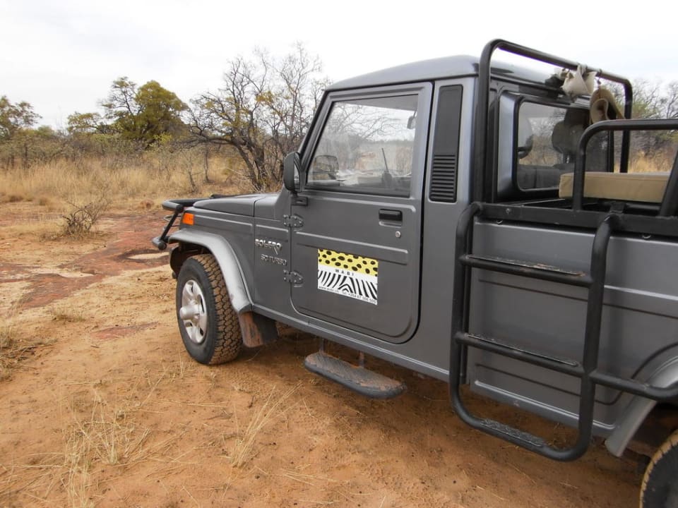Safarifahrzeug der Wabi Lodge Wabi Game Lodge