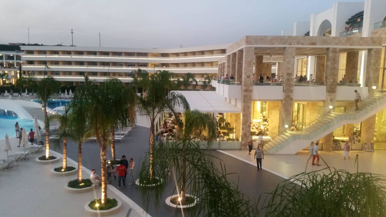 Blick auf Haupthaus Princess Andriana Resort & Spa