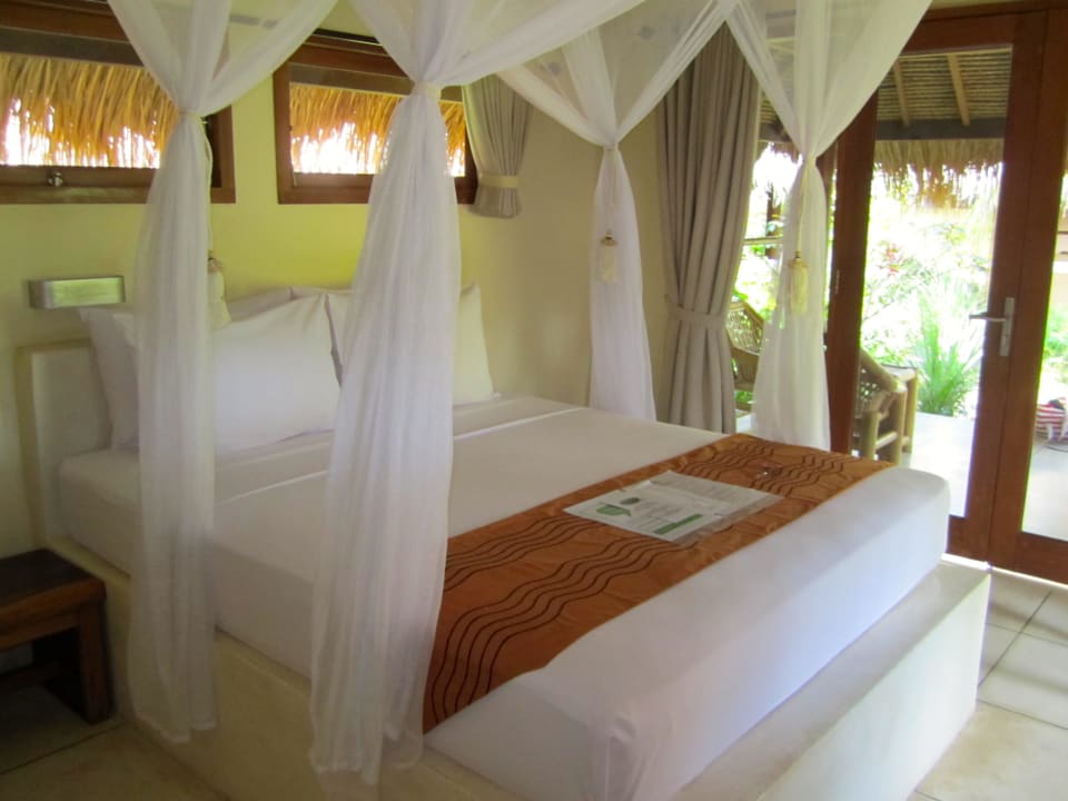 Blick auf Bett The Beach Club Gili Air