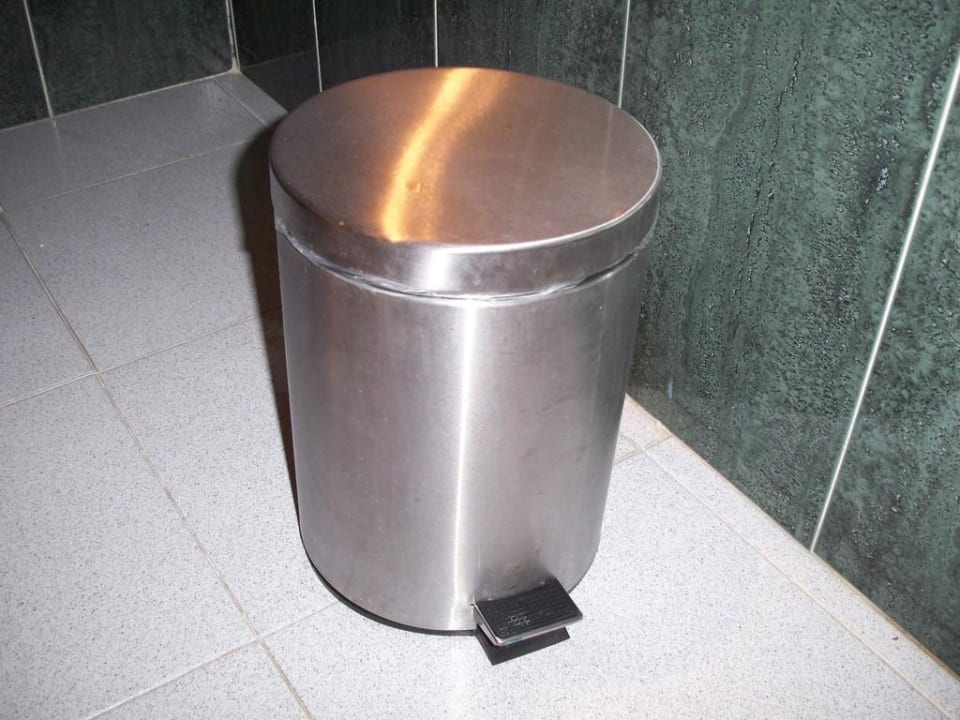 Versiffter Mülleimer Zafiro Bahia