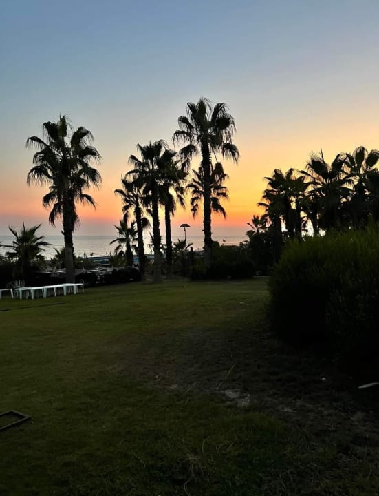 Strand Club Grand Side