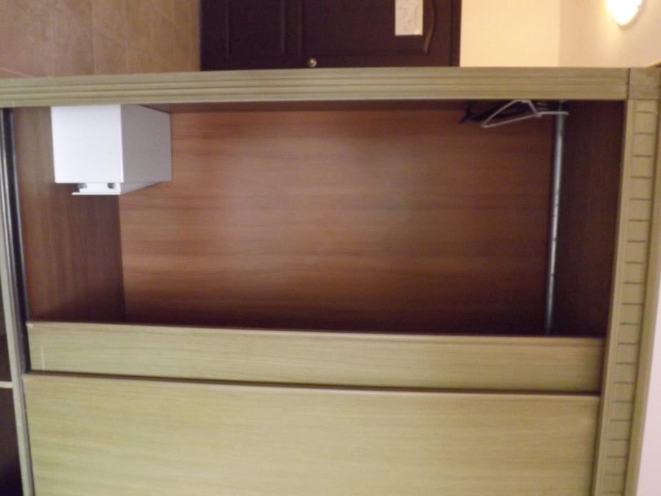 Schrank  Club Turtas Beach Hotel