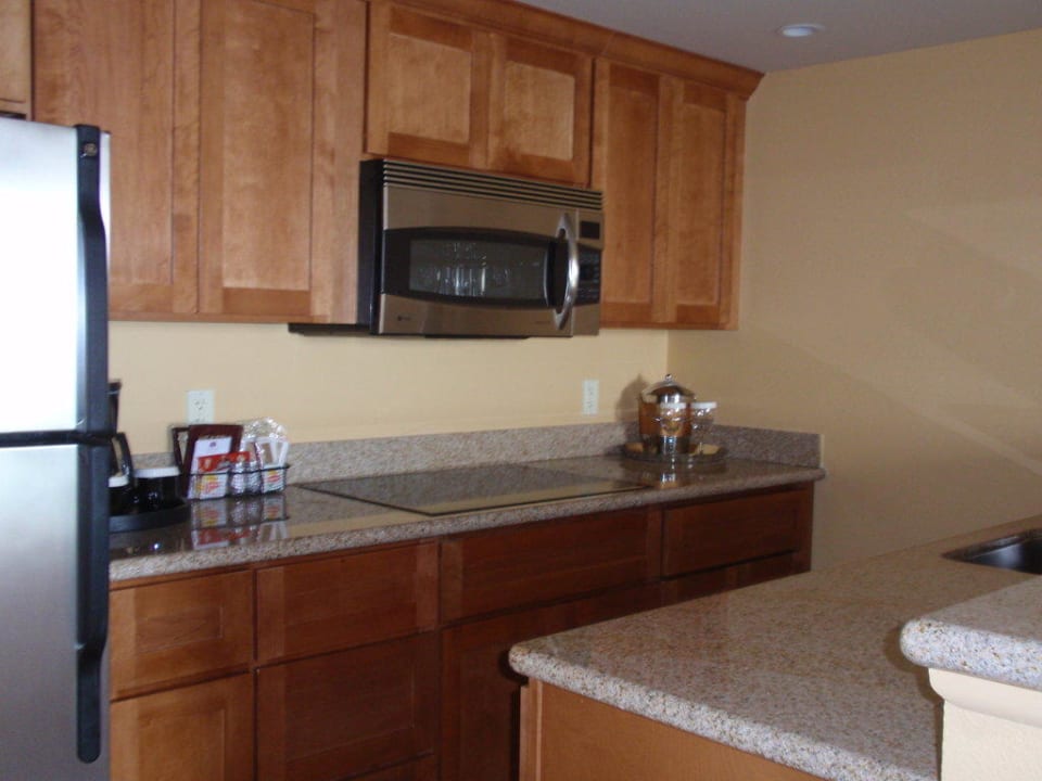 Küche mit Granitoberfläche Residence Inn by Marriott St. Petersburg Treasure Island