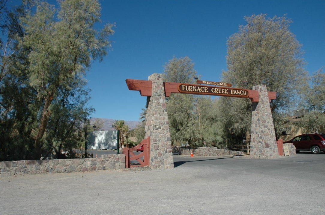 Rancheingang The Ranch at Death Valley