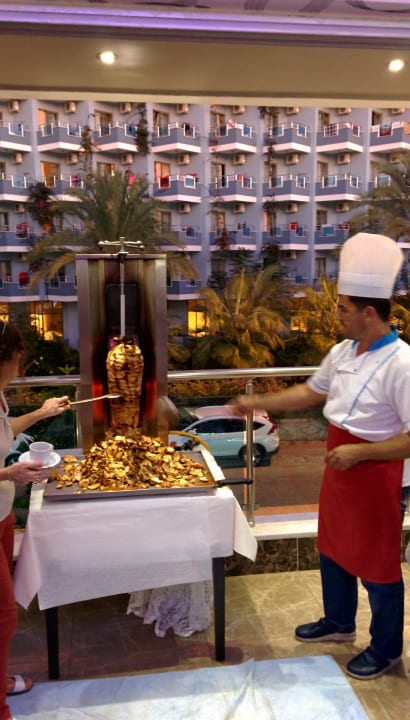 Der Küchenchef bei der Arbeit Opia Hotel