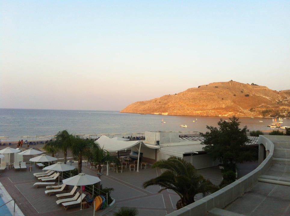 Vom Zimmer aus rechts TUI BLUE Lindos Bay