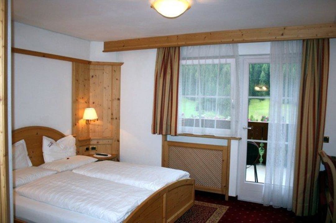 Uno scorcio della camera da letto Hotel Garni Apartments Mirabel