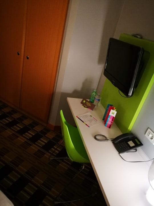 Zimmer Ibis Styles Napoli Garibaldi