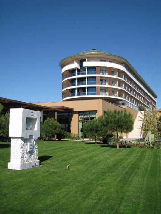 Ein Flügel des Hauptgebäudes Voyage Belek Golf & Spa